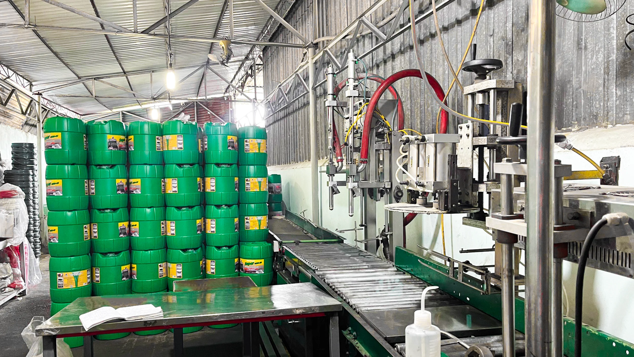 Dây chuyền sản xuất bao bì can, xô 18L: 2,000 xô/ca